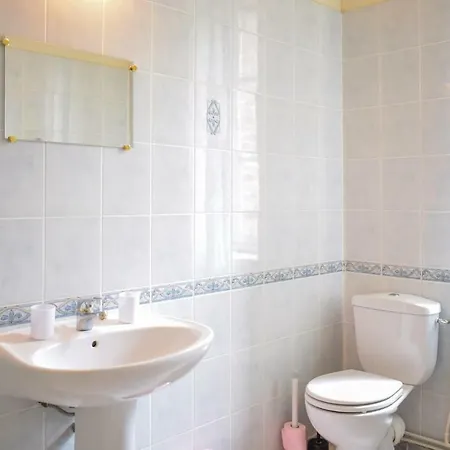 4 Bedroom Awesome In Feriehus