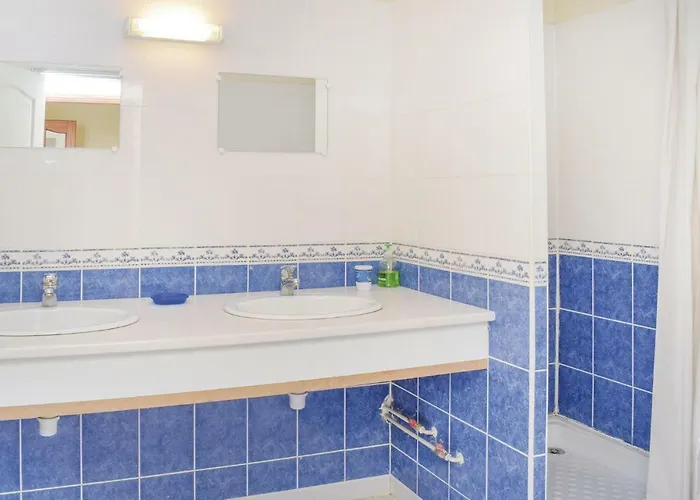 4 Bedroom Awesome In Semesterbostad *