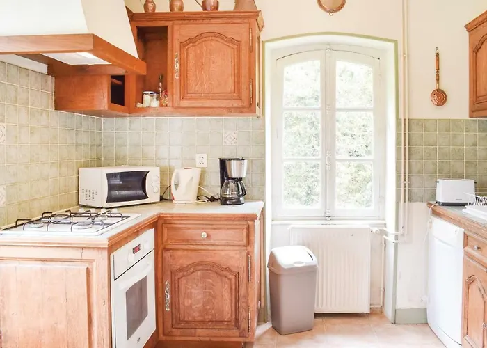 4 Bedroom Awesome In *