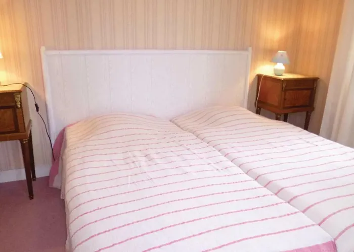 4 Bedroom Awesome In Semesterbostad Chicheboville